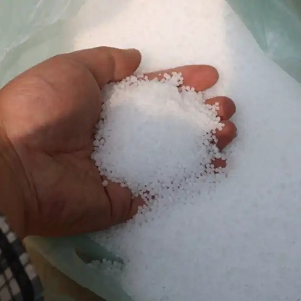 
La urea 46% de pureza de 99,6% de Nitrógeno de Urea fertilizante/uso industrial.
